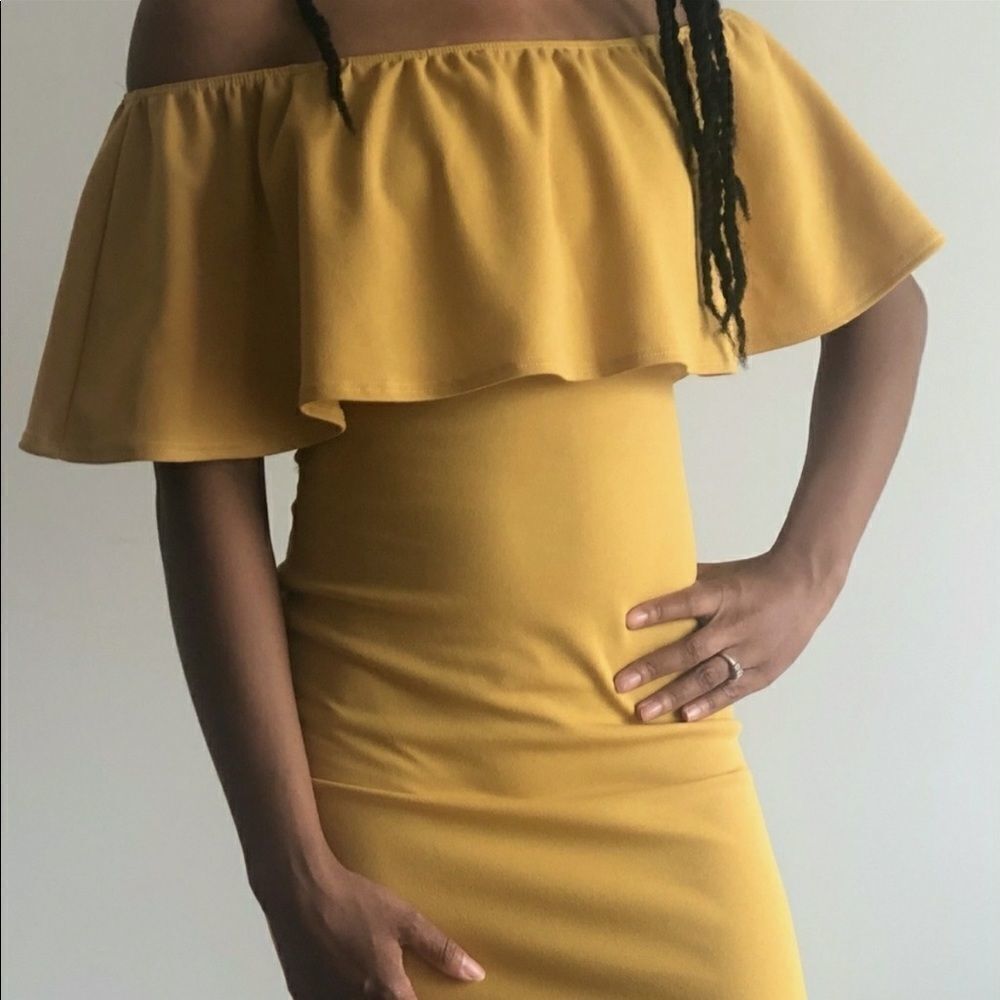 PINC HONEY Off The Shoulder Ruffle Dress Size Small